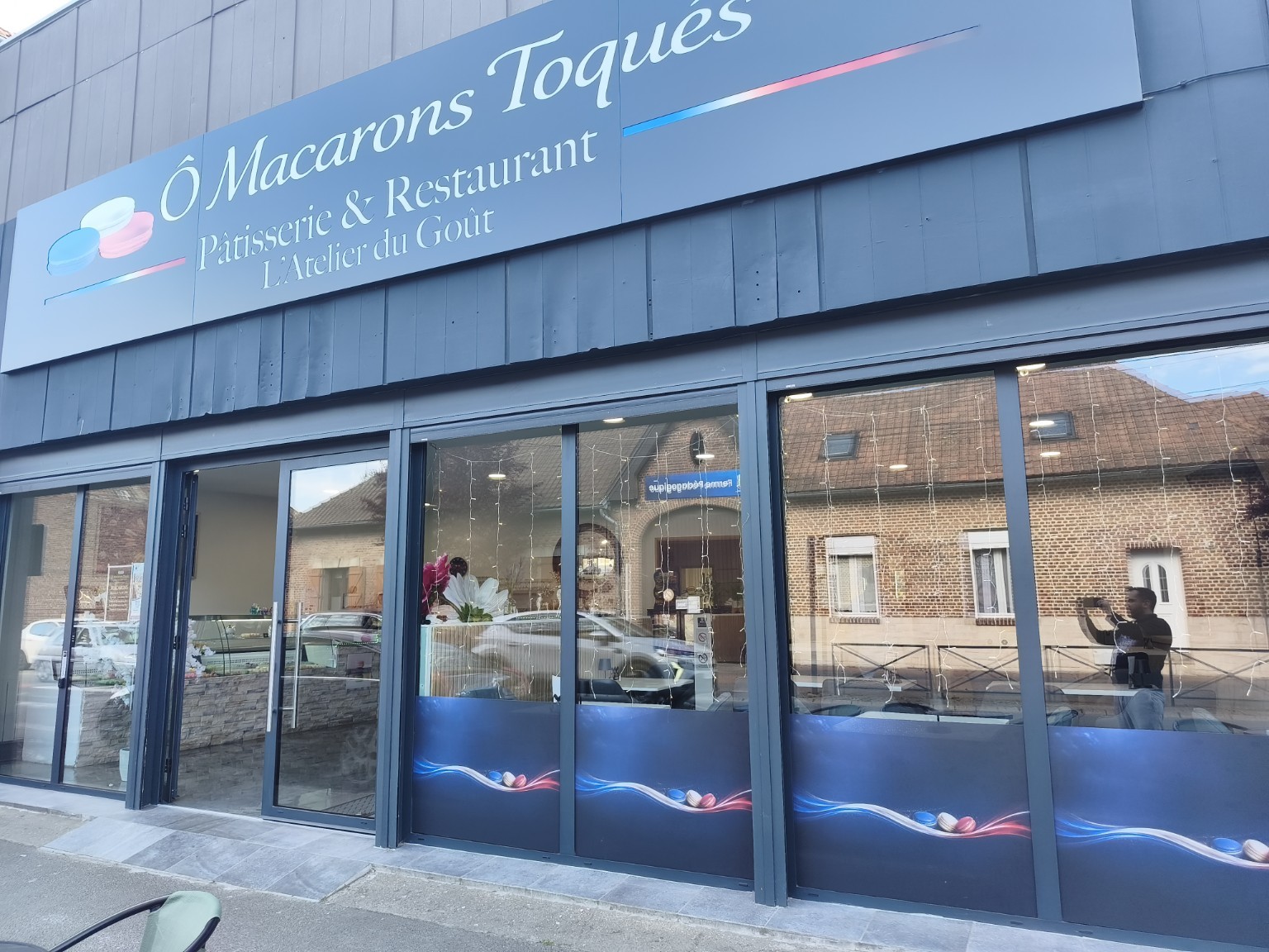 Façade de Ô Macarons Toqués à Hénin-Beaumont